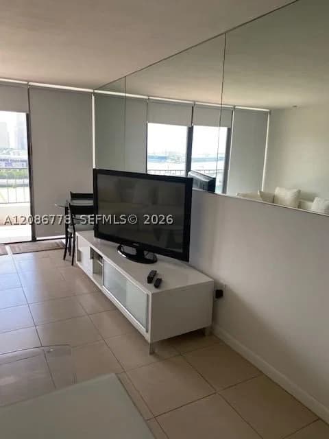 1+1 Condo — 555 15th St #14H, Miami, FL 33132