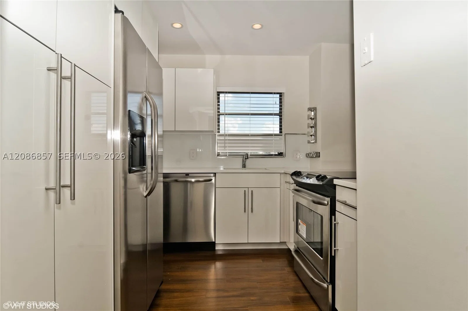 2-bedroom Condo — 1617 Jefferson Ave #404, Miami Beach, FL 33139