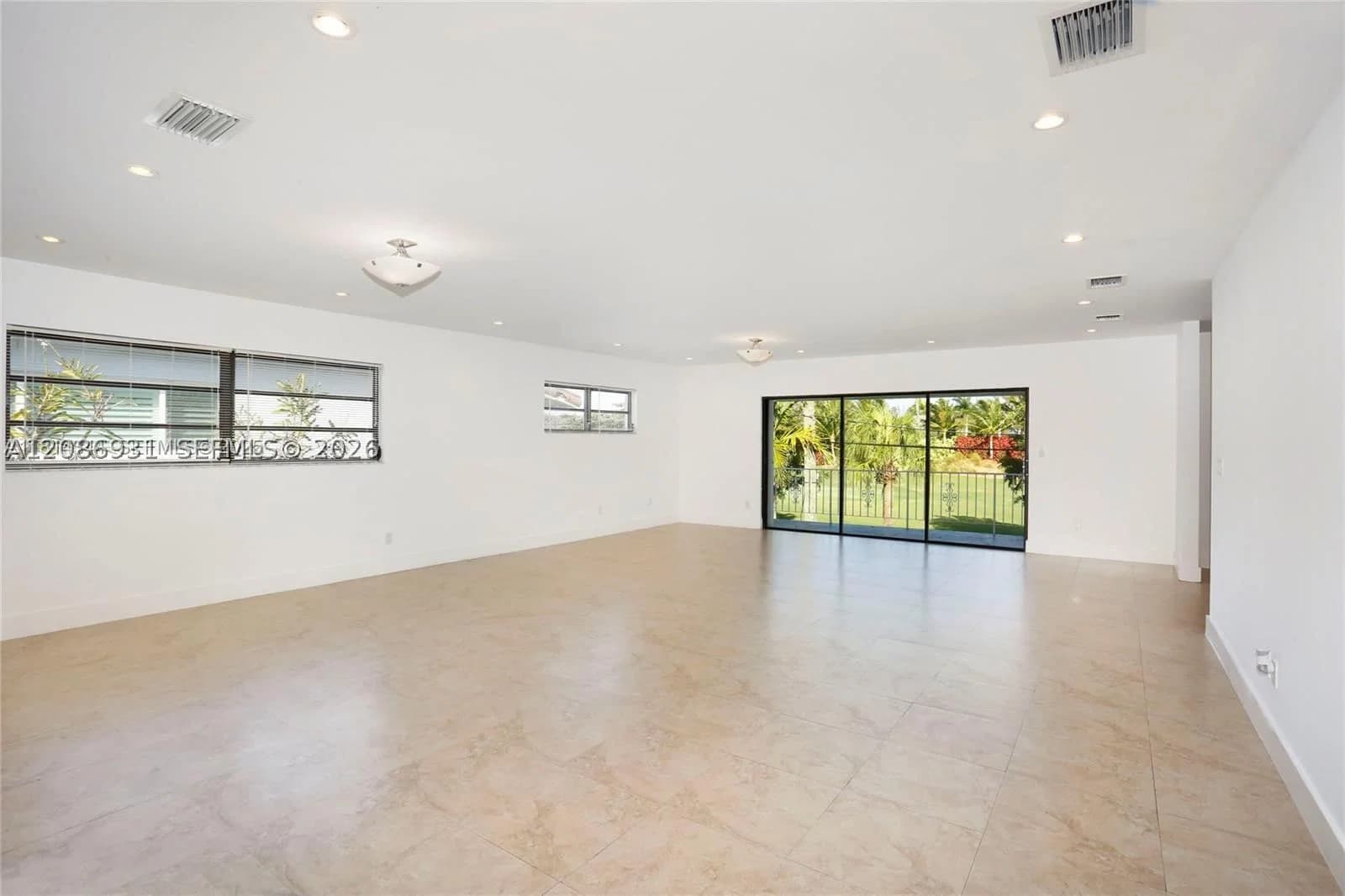 3-bedroom Property — 1175 Campo Sano Ave #1175, Coral Gables, FL 33146
