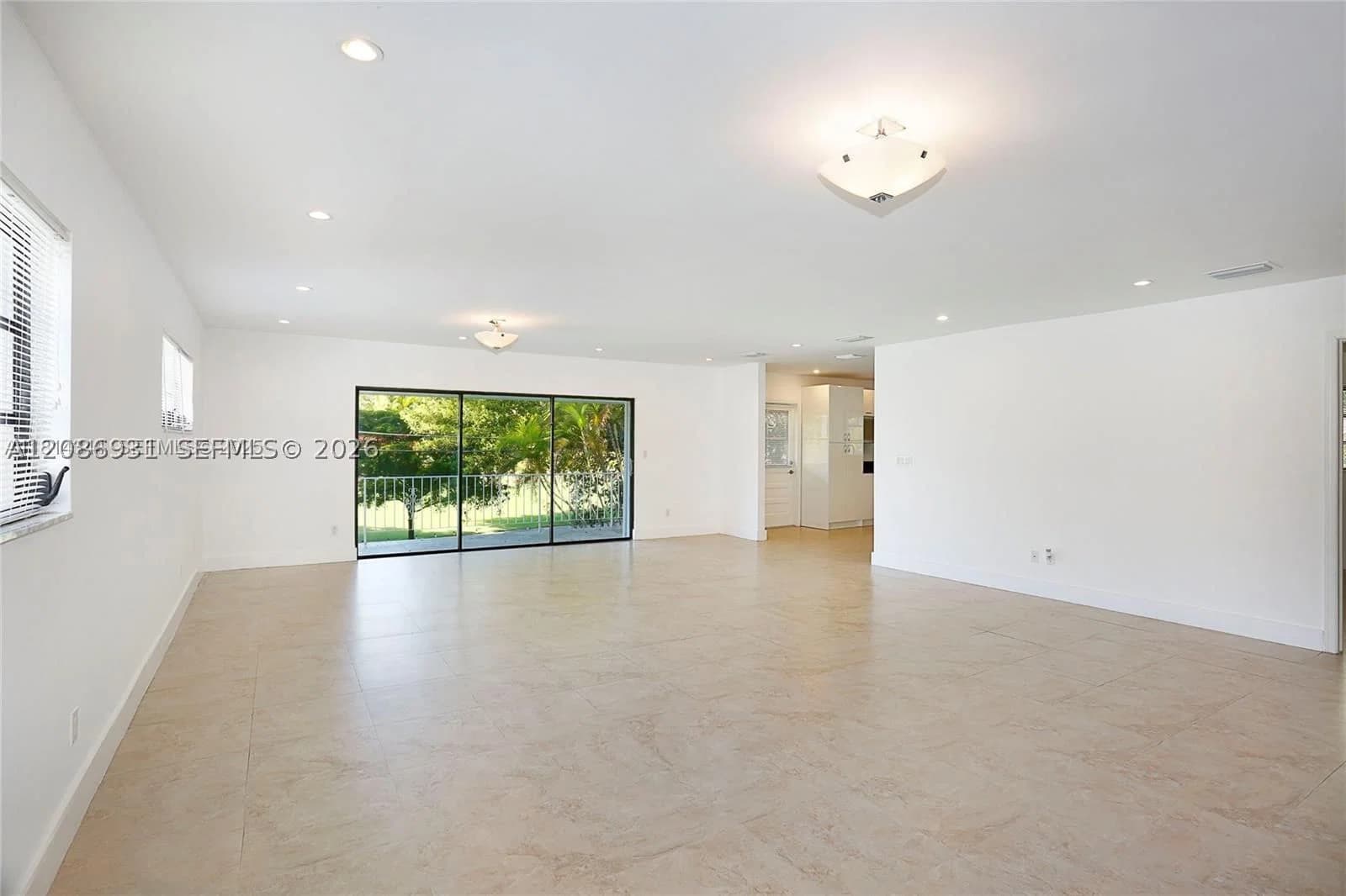 3-bedroom Property — 1175 Campo Sano Ave #1175, Coral Gables, FL 33146