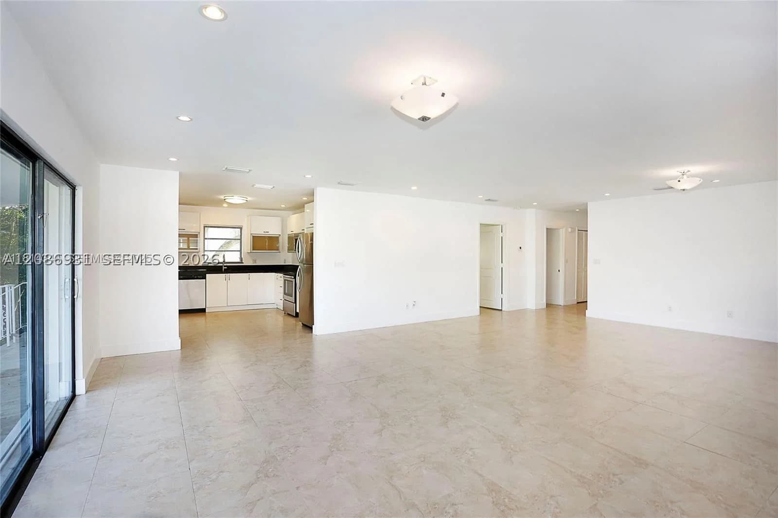 3-bedroom Property — 1175 Campo Sano Ave #1175, Coral Gables, FL 33146