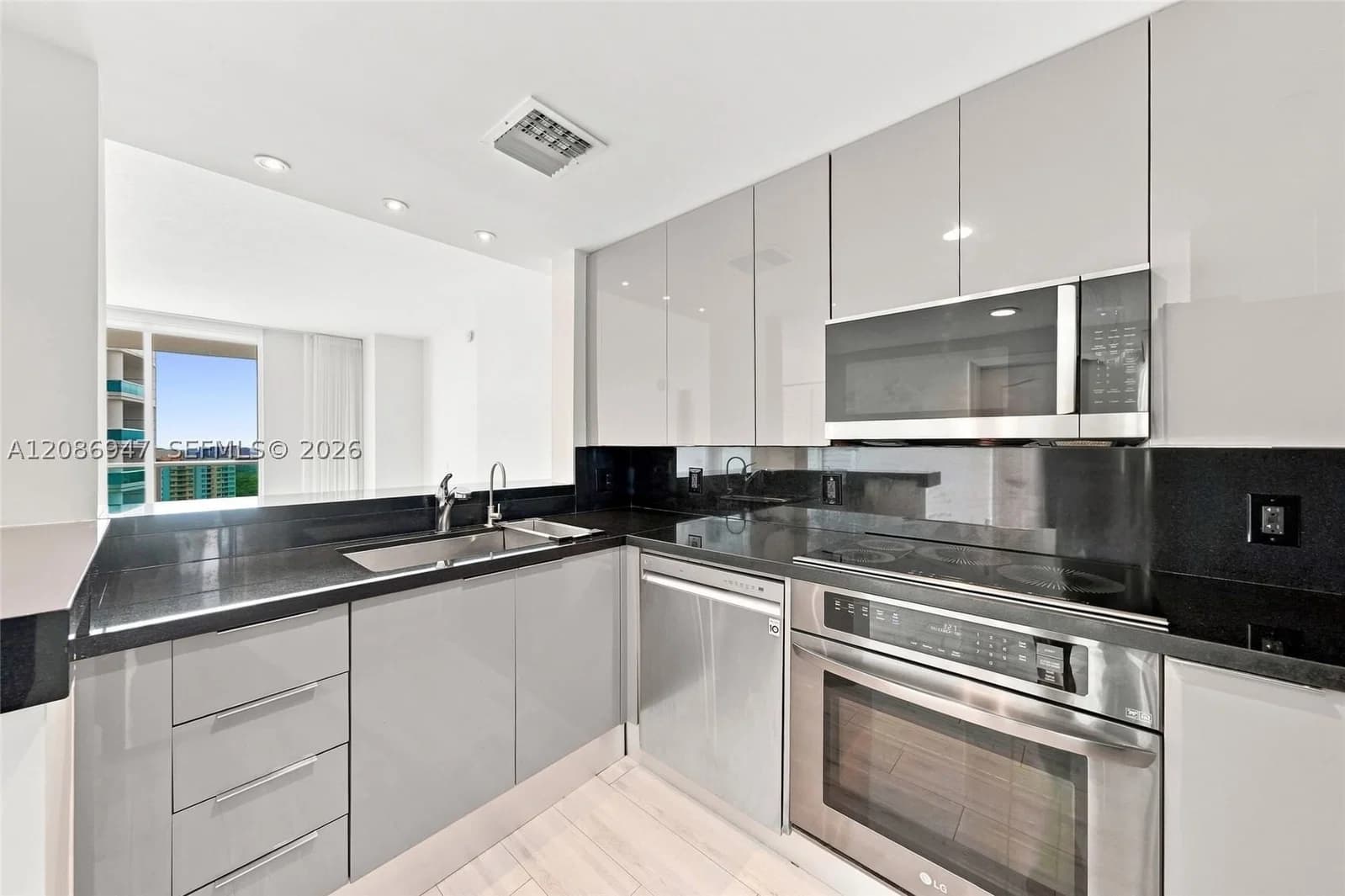 2+1 Condo — 2101 Brickell Ave #3107, Miami, FL 33129