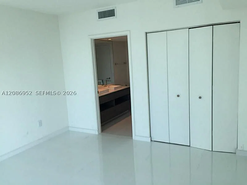 1+1 Condo — 1100 MIAMI AV #3302, Miami, FL 33130