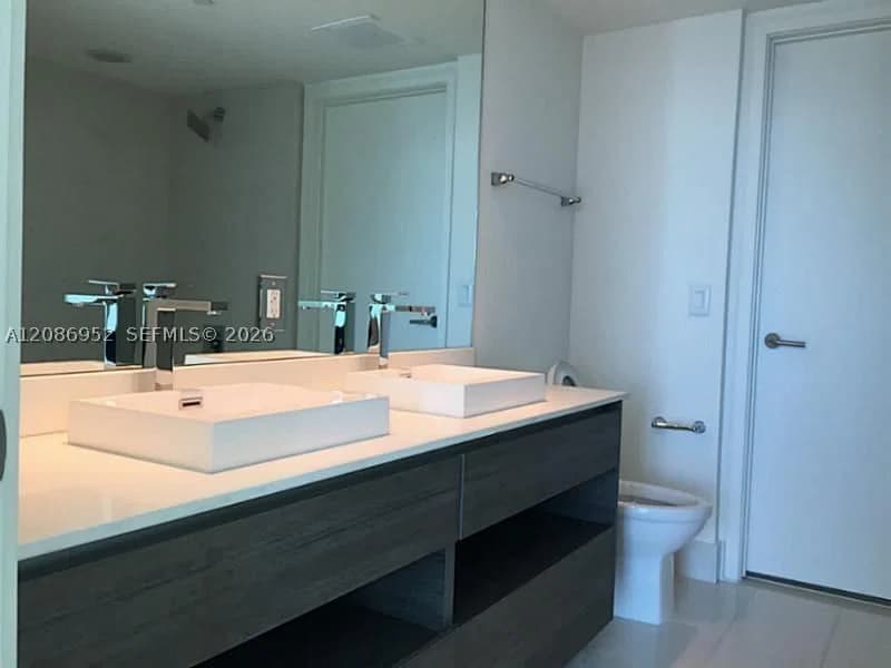 1+1 Condo — 1100 MIAMI AV #3302, Miami, FL 33130