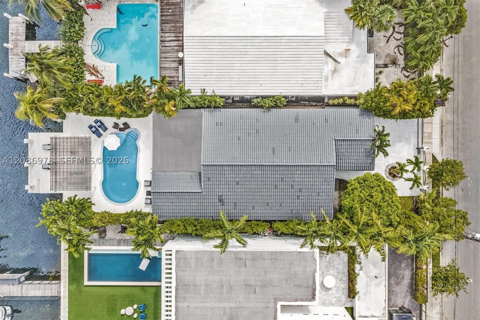 4+1 Müstakil ev — 1405 Stillwater Dr, Miami Beach, FL 33141