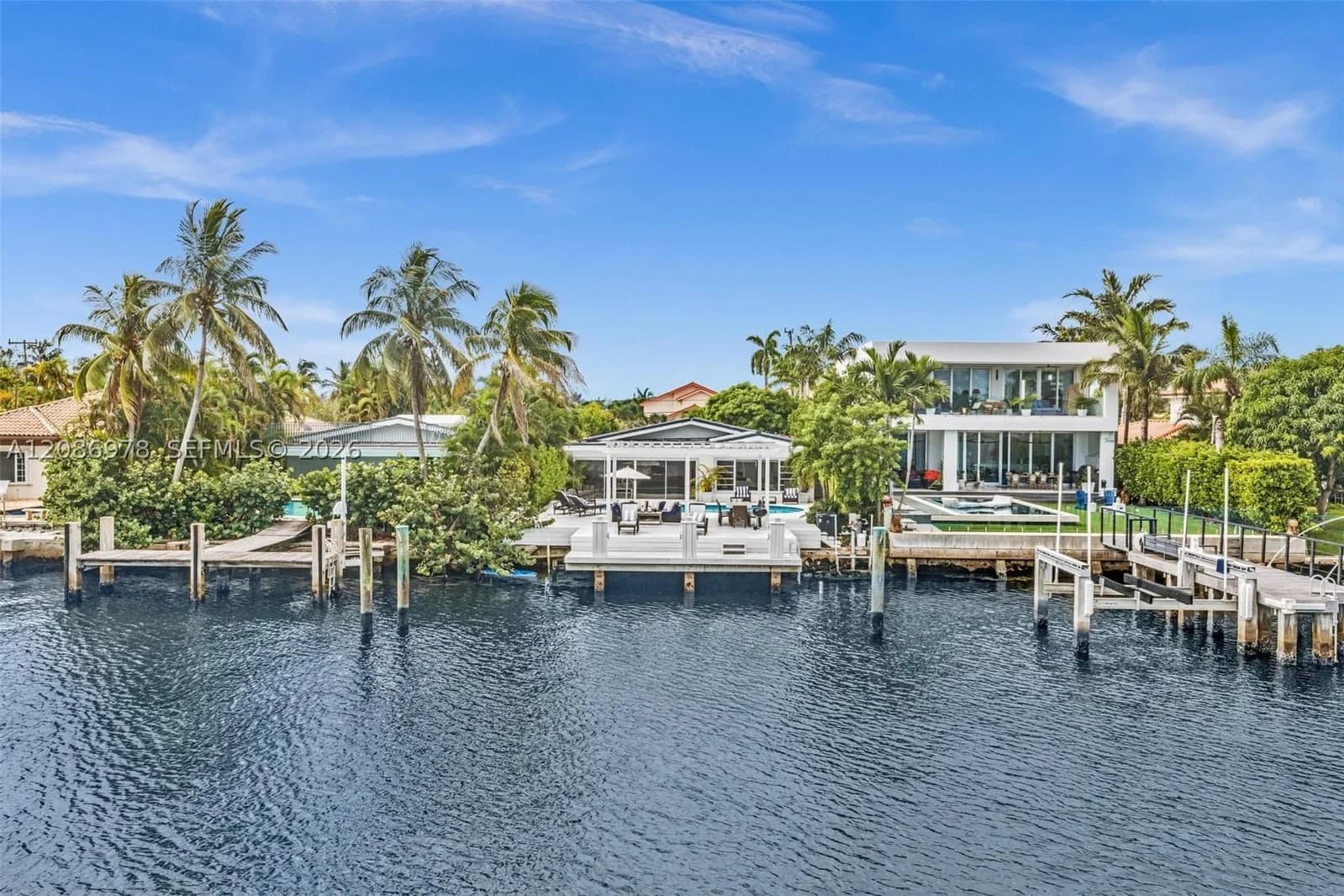 4+1 Müstakil ev — 1405 Stillwater Dr, Miami Beach, FL 33141