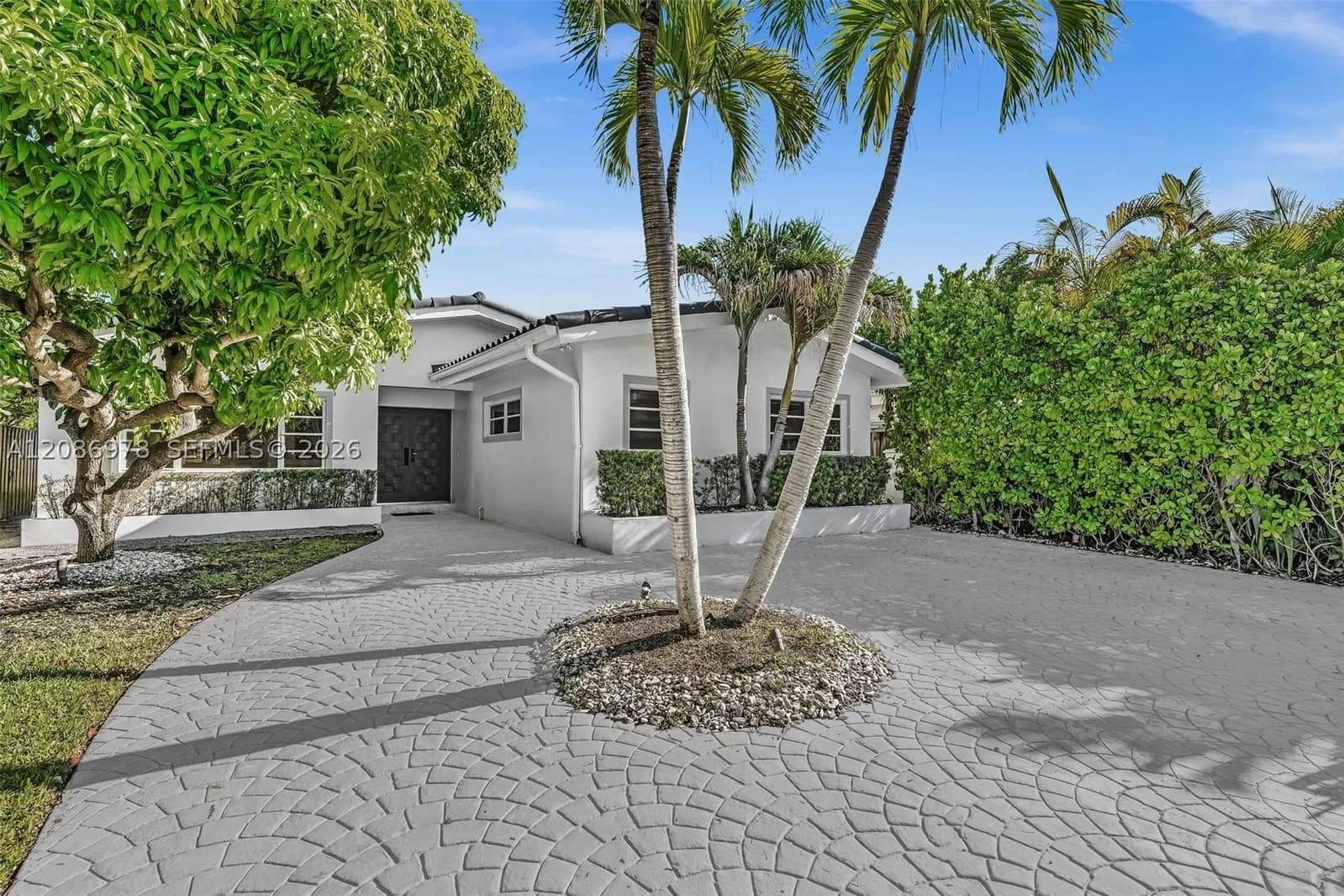 4+1 Müstakil ev — 1405 Stillwater Dr, Miami Beach, FL 33141