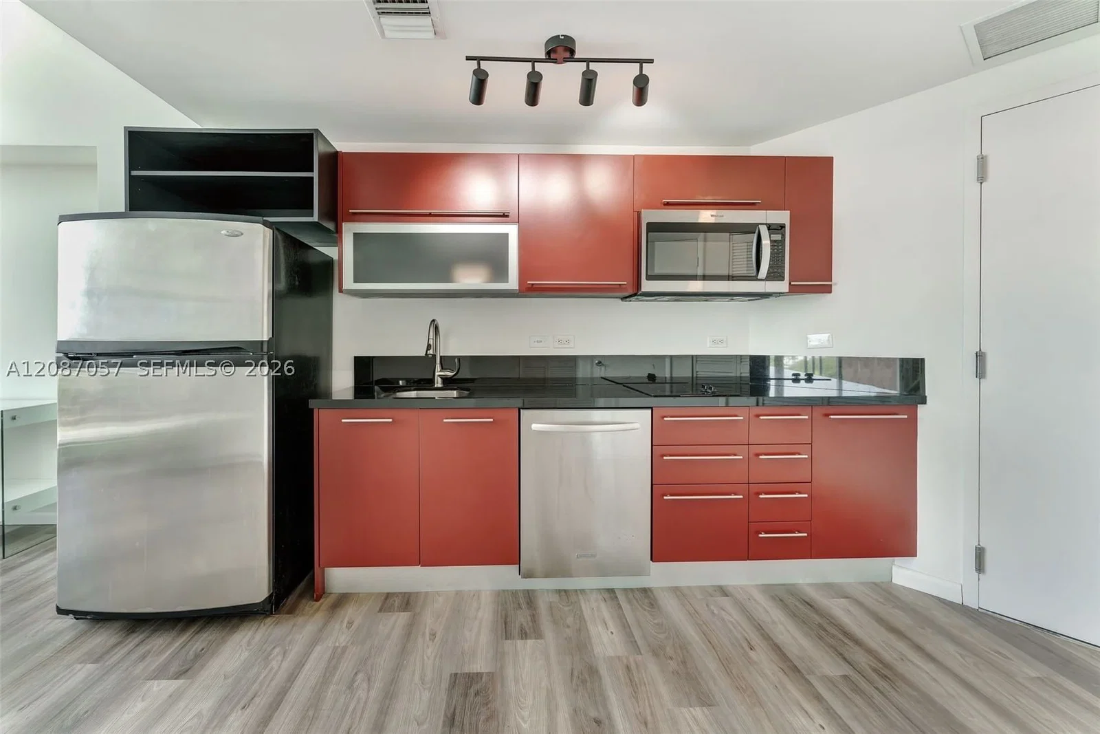 1+1 Condo — 253 2nd St #630, Miami, FL 33132