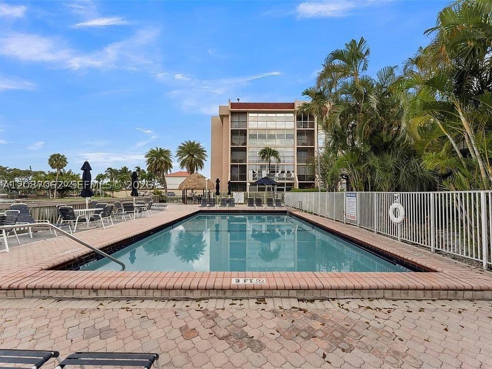 1+1 Condo — 2101 Atlantic Shores Blvd #207, Hallandale Beach, FL 33009