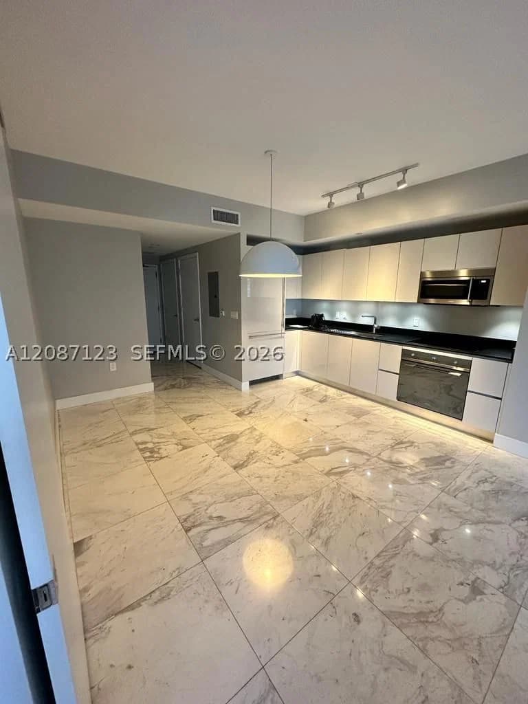 1+1 Condo — 1010 Brickell Ave #4208, Miami, FL 33131