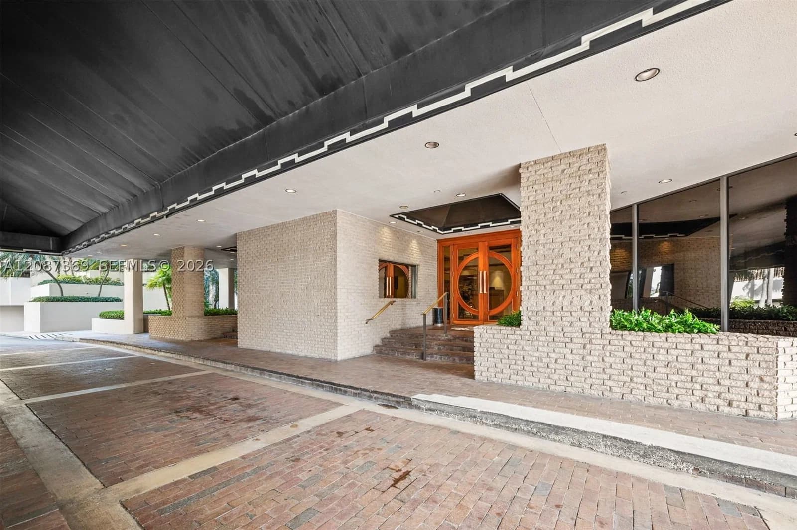 3+1 Condo — 2 Grove Isle Dr #B1402, Miami, FL 33133