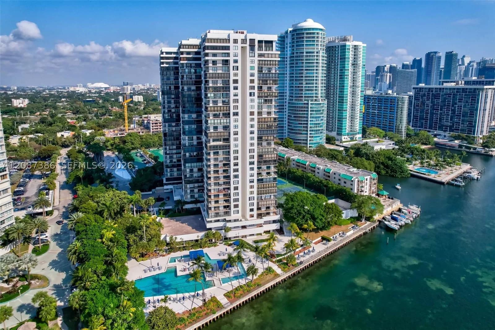 1-bedroom Condo — 2333 Brickell Ave #2814, Miami, FL 33129
