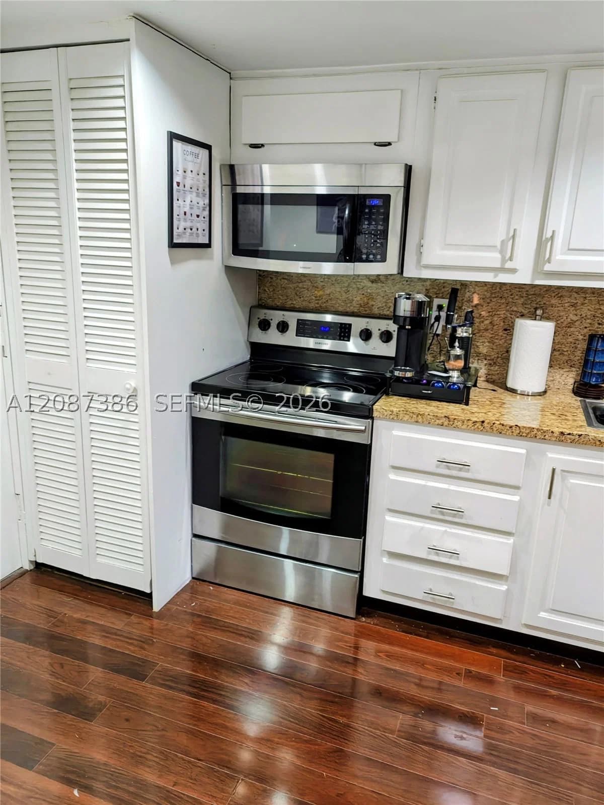 1-bedroom Condo — 2333 Brickell Ave #2814, Miami, FL 33129