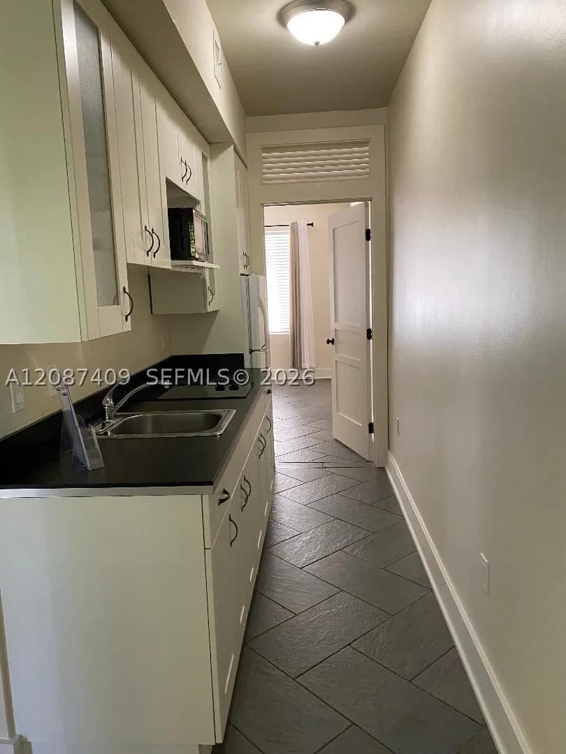 1-bedroom Apartment — 119 Cibao Ct #3, Coral Gables, FL 33134