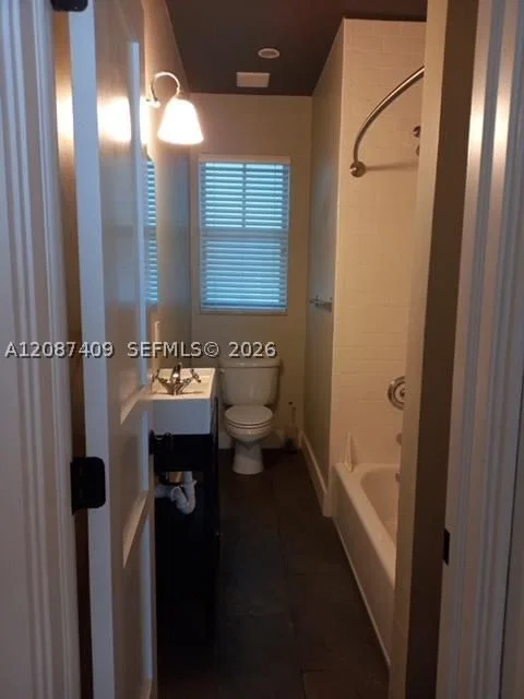 1-bedroom Apartment — 119 Cibao Ct #3, Coral Gables, FL 33134