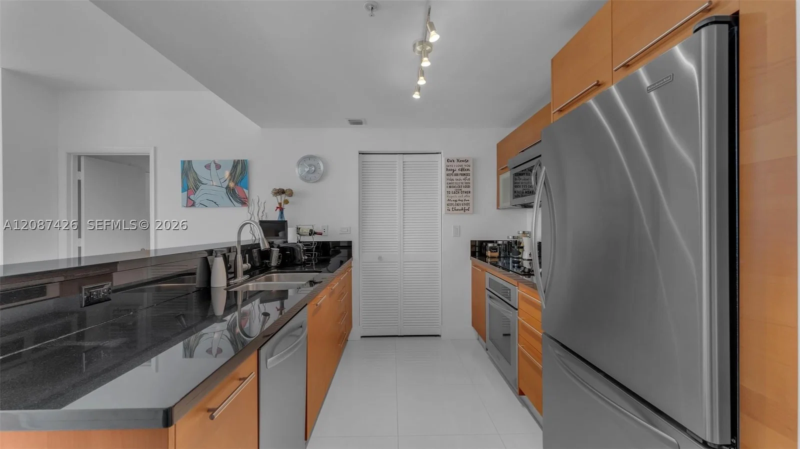 2+1 Condo — 253 2nd St #1910, Miami, FL 33132