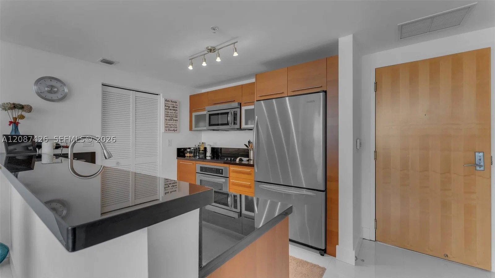 2+1 Condo — 253 2nd St #1910, Miami, FL 33132