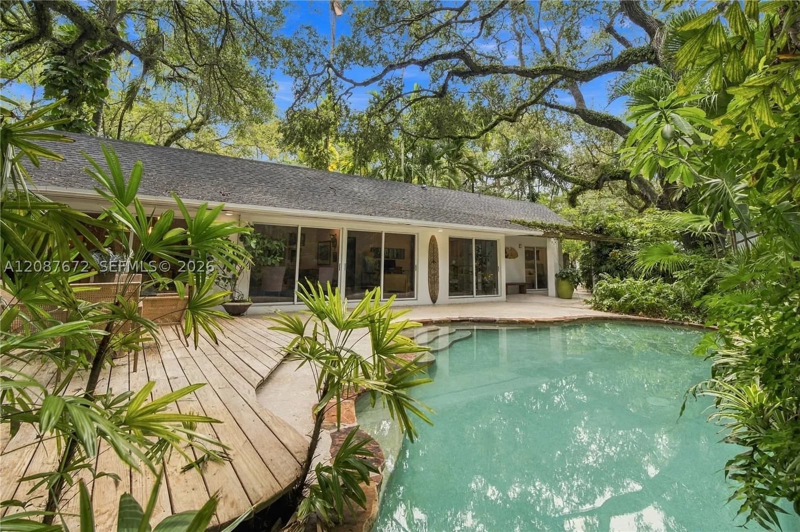 3+1 Müstakil ev — 4005 Loquat Ave, Miami, FL 33133