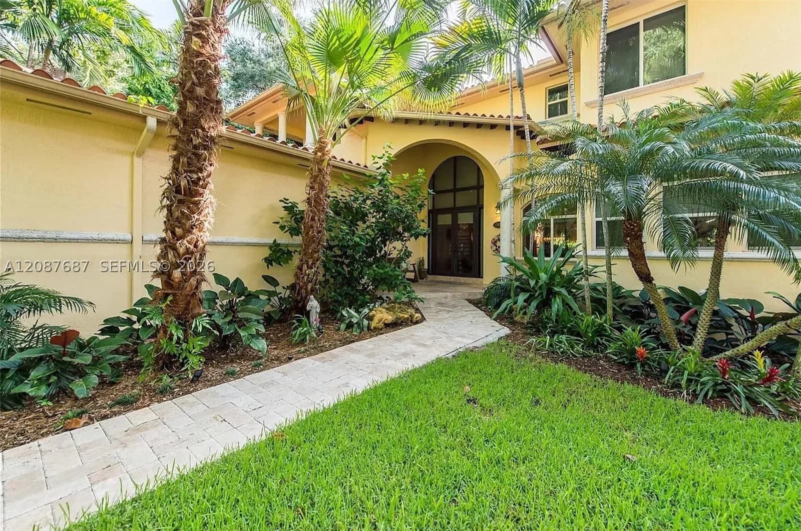 5-bedroom Single-Family Home — 3665 Justison Rd #N/A, Miami, FL 33133
