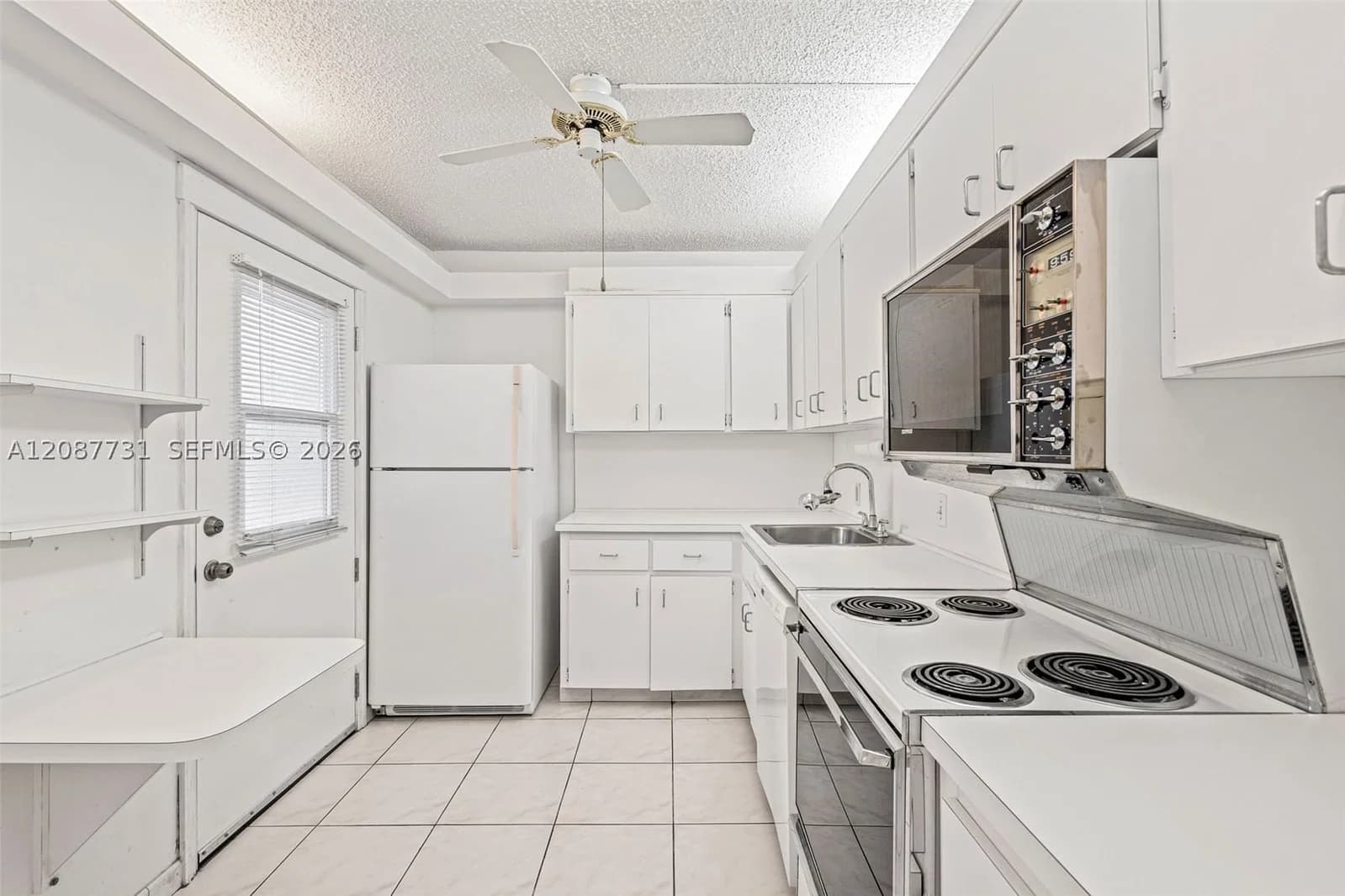 2+1 Condo — 3301 Country Club Dr #208, Aventura, FL 33180