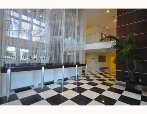 1-bedroom Condo — Miami, FL 33132