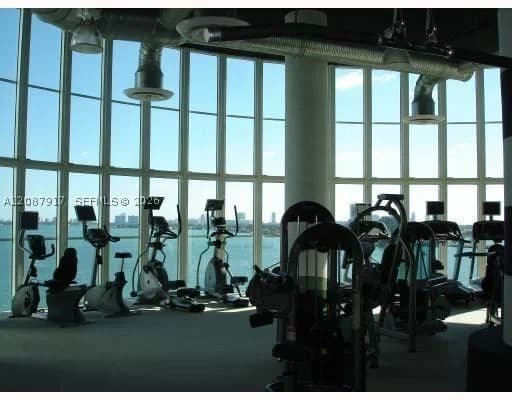 1-bedroom Condo — Miami, FL 33132