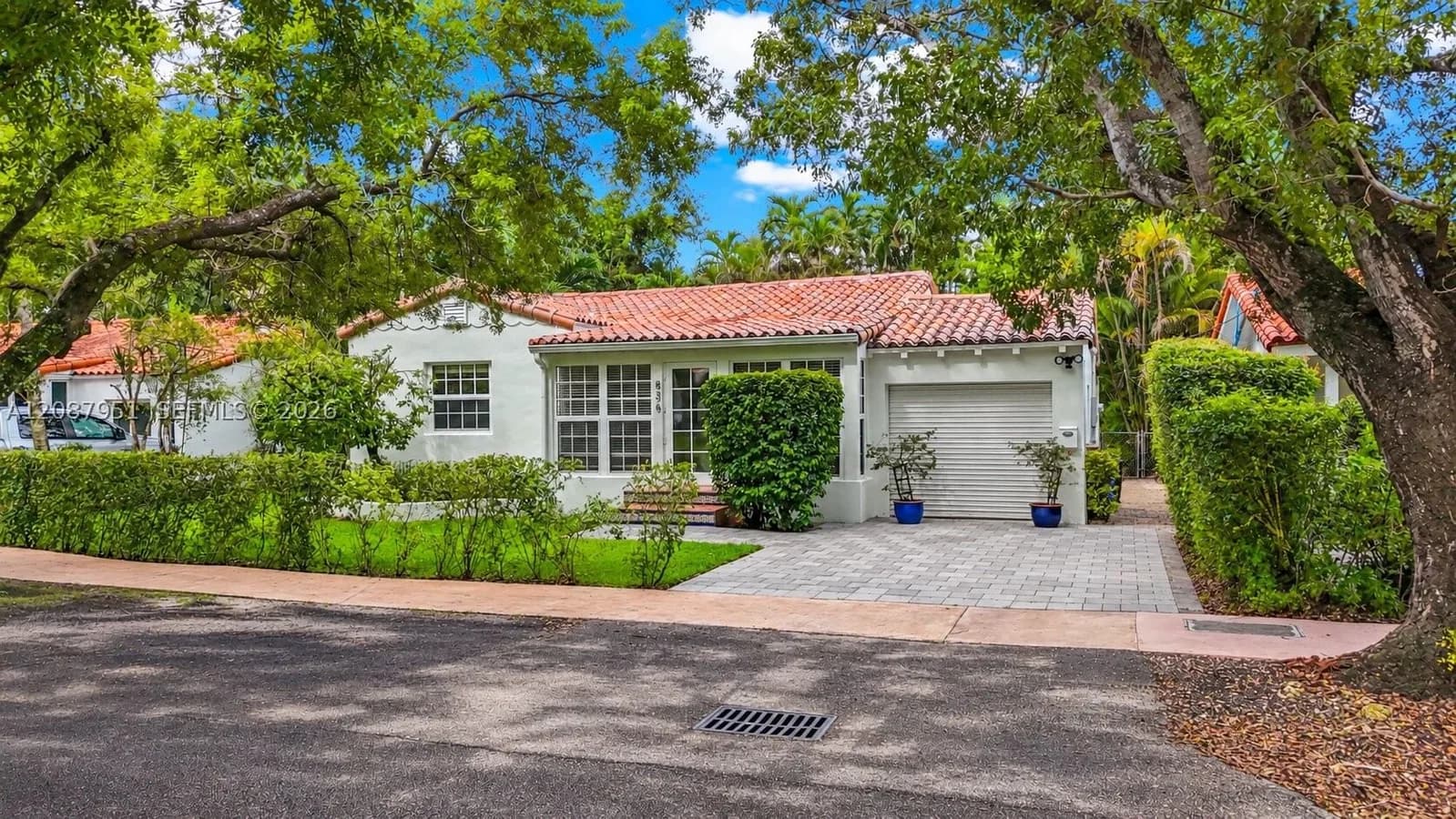 3+1 Müstakil ev — 836 Alberca St, Coral Gables, FL 33134
