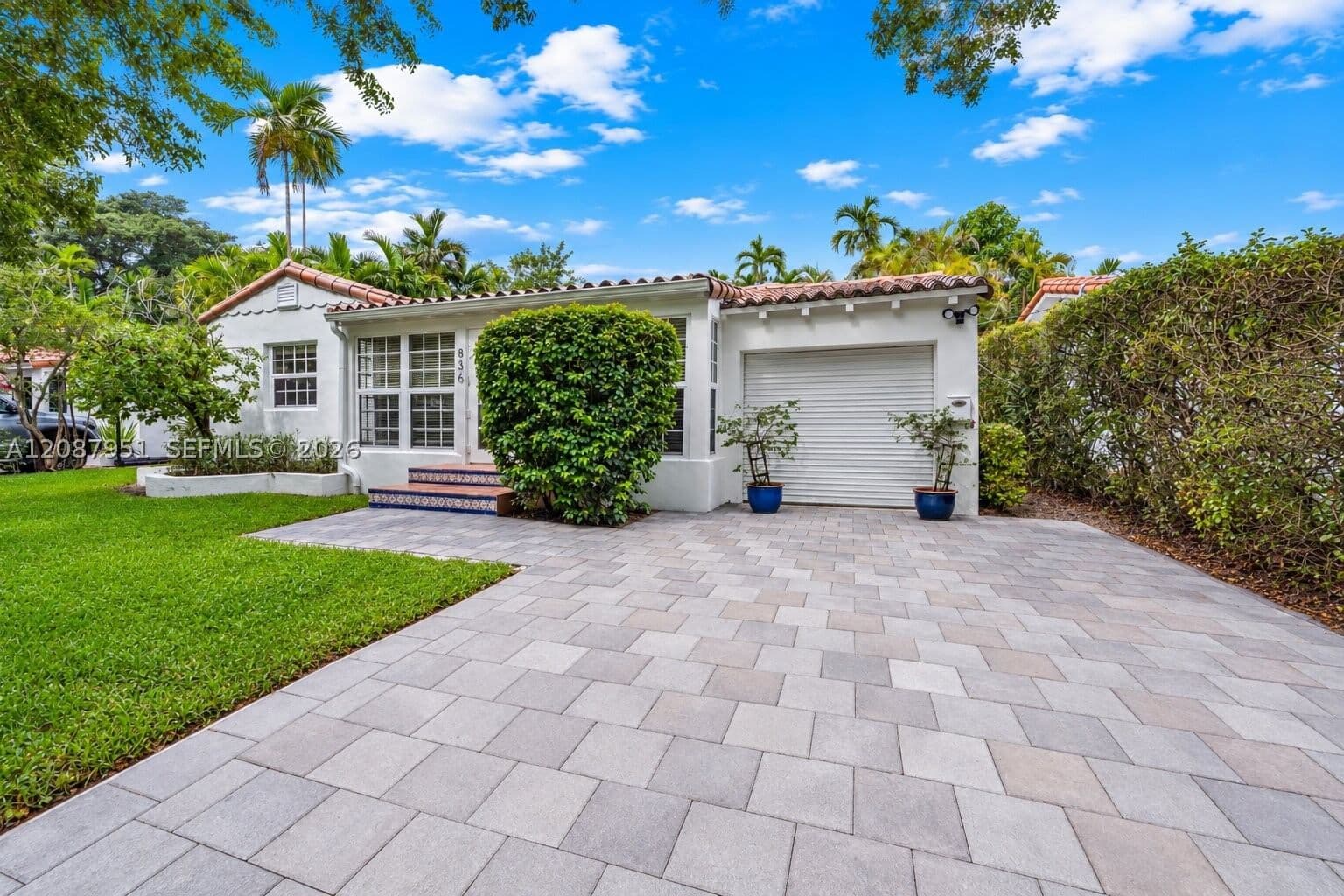 3+1 Müstakil ev — 836 Alberca St, Coral Gables, FL 33134