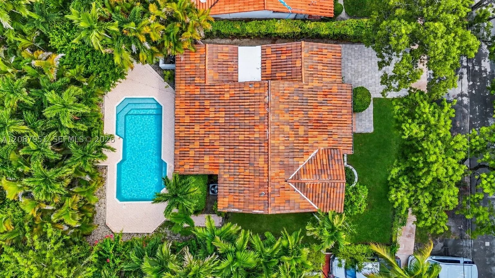 3+1 Müstakil ev — 836 Alberca St, Coral Gables, FL 33134