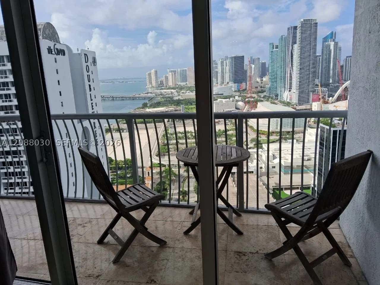 1+1 Condo — 1750 Bayshore Dr #3710, Miami, FL 33132