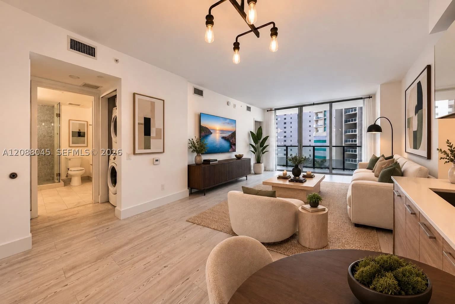 1-bedroom Condo — 1300 Brickell Bay Dr #704, Miami, FL 33131