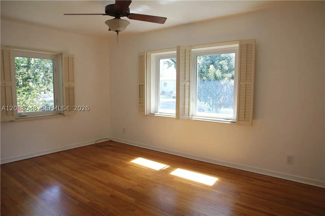 2+1 Müstakil ev — 335 Candia Ave, Coral Gables, FL 33134