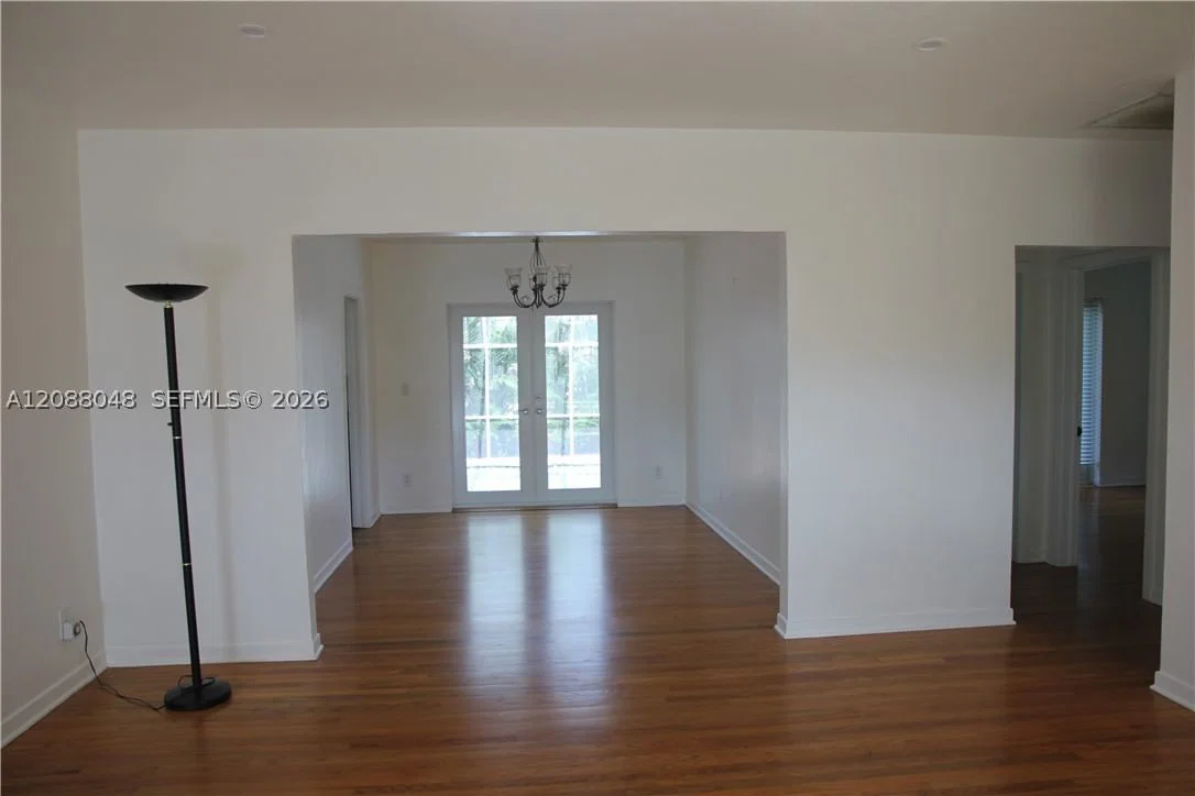 2+1 Müstakil ev — 335 Candia Ave, Coral Gables, FL 33134