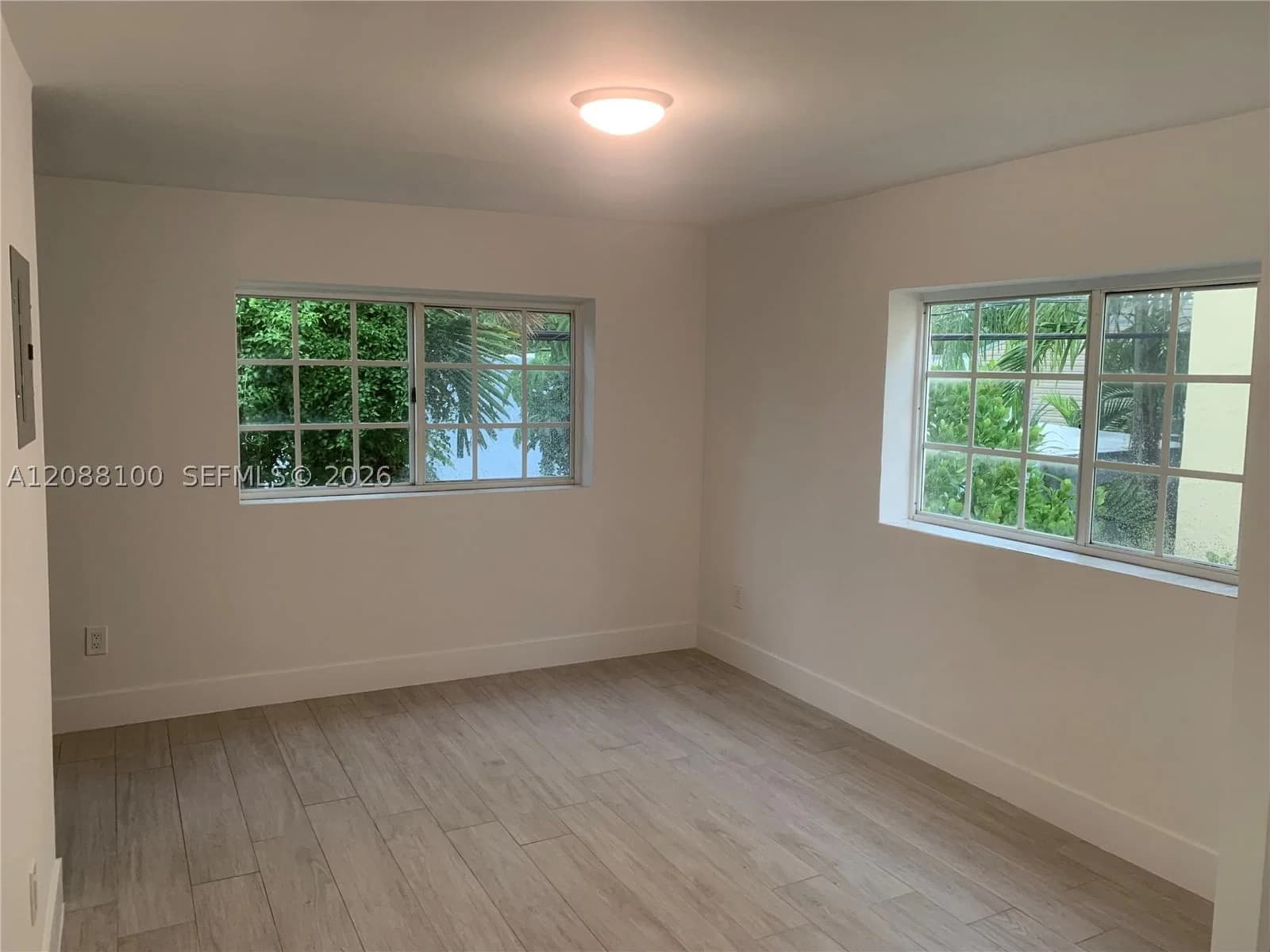 1-bedroom Apartment — 1218 Salzedo St #11, Coral Gables, FL 33134