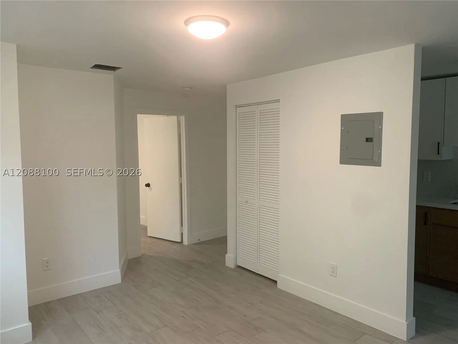 1-bedroom Apartment — 1218 Salzedo St #11, Coral Gables, FL 33134