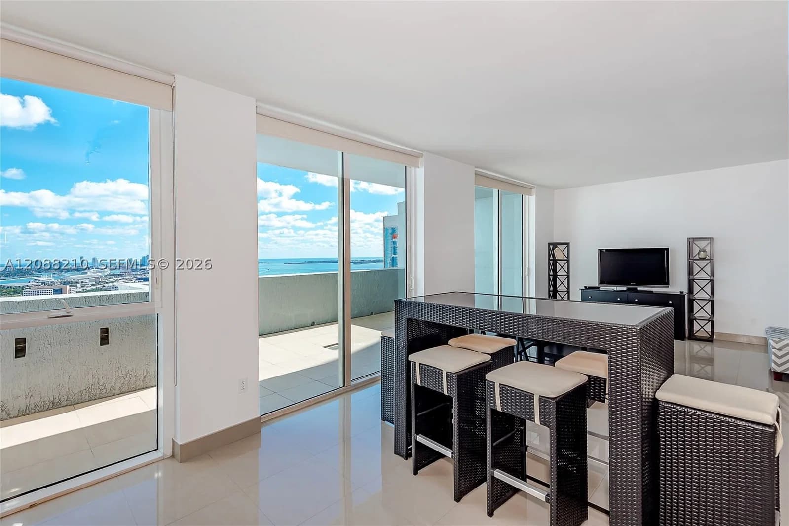 Condo — 253 2nd St #3105, Miami, FL 33132