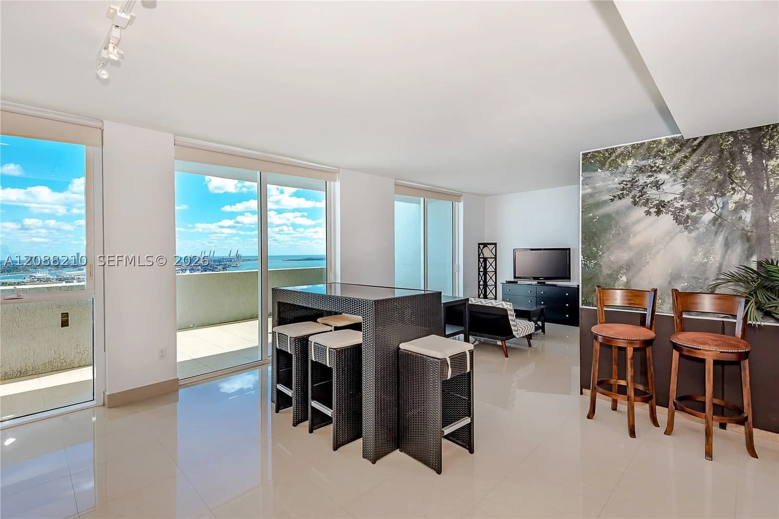 Condo — 253 2nd St #3105, Miami, FL 33132