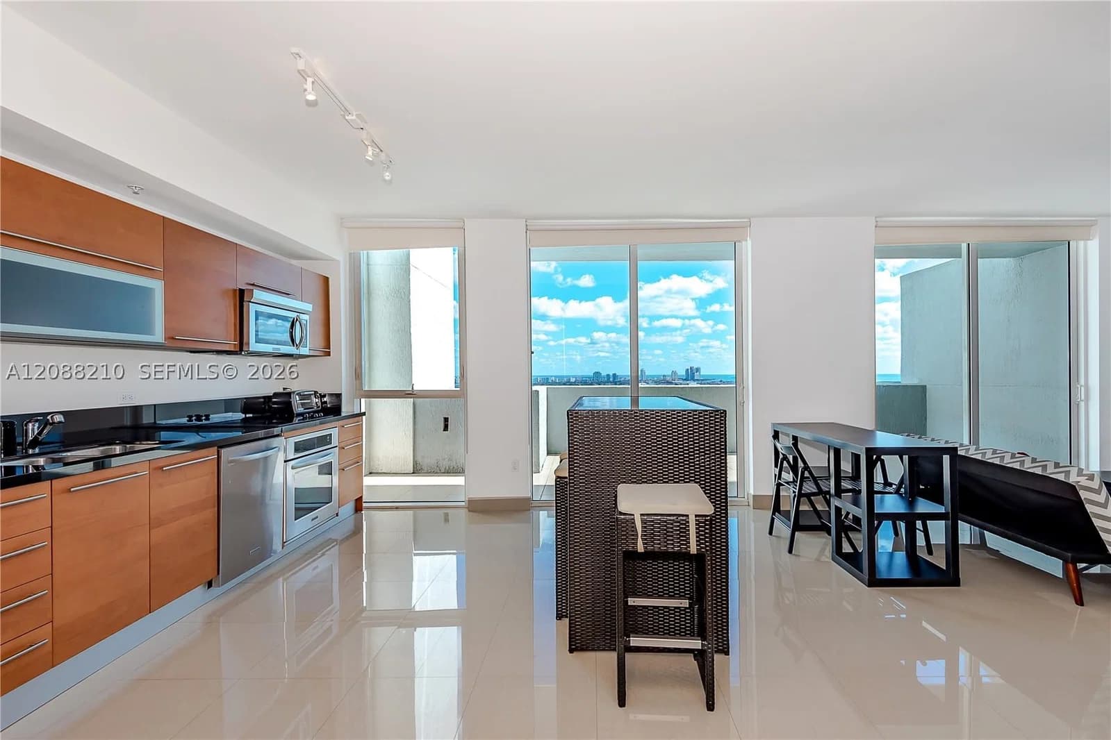 Condo — 253 2nd St #3105, Miami, FL 33132