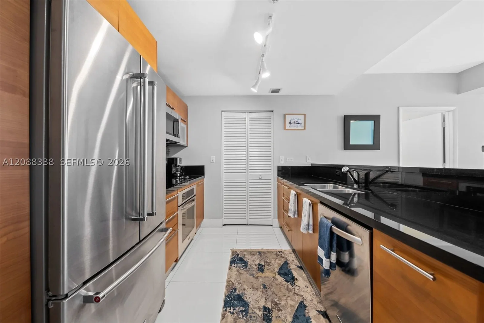 2-bedroom Condo — 253 2nd St #2501, Miami, FL 33132