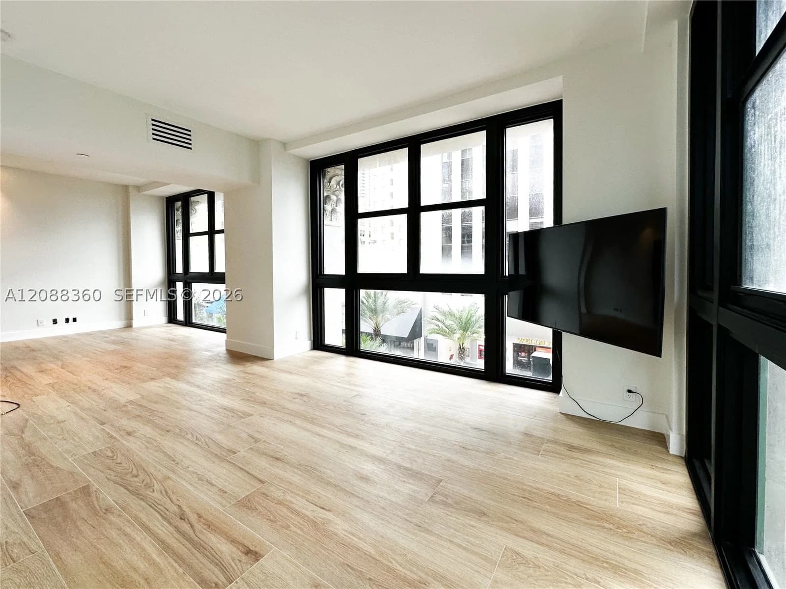 2+1 Condo — 111 Flagler St #304, Miami, FL 33131