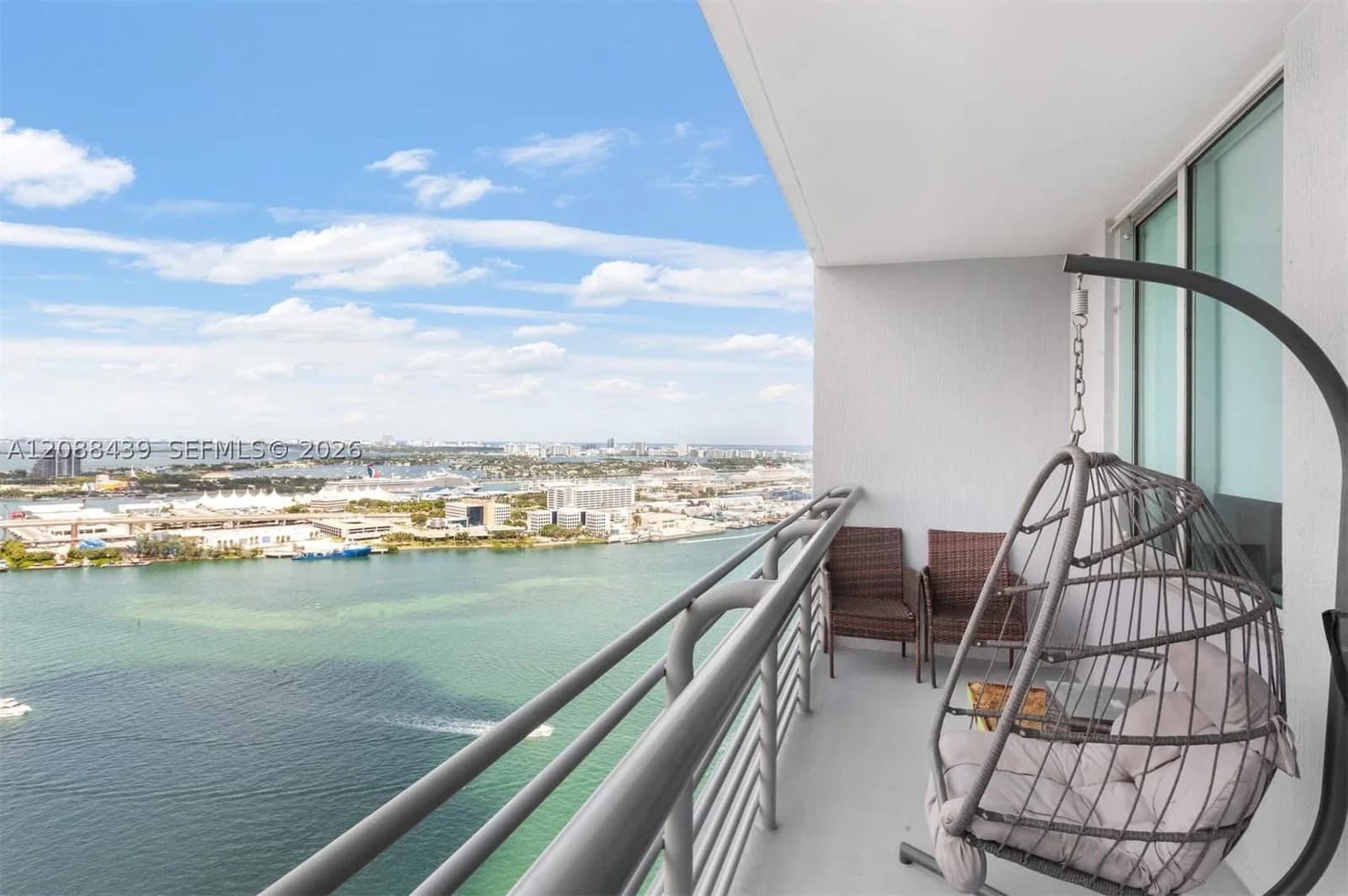 1-bedroom Condo — 335 Biscayne Blvd #3904, Miami, FL 33131