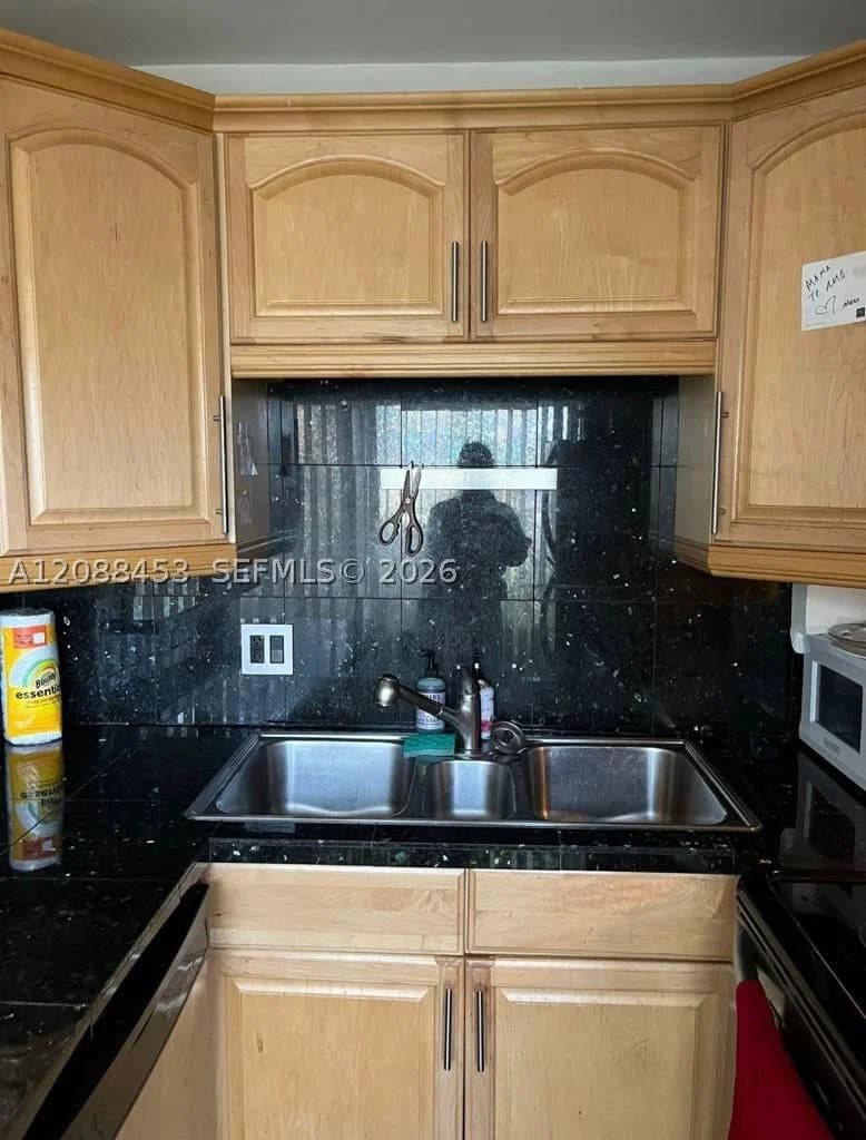 1-bedroom Apartment — 3239 Trade Ave #2, Miami, FL 33133