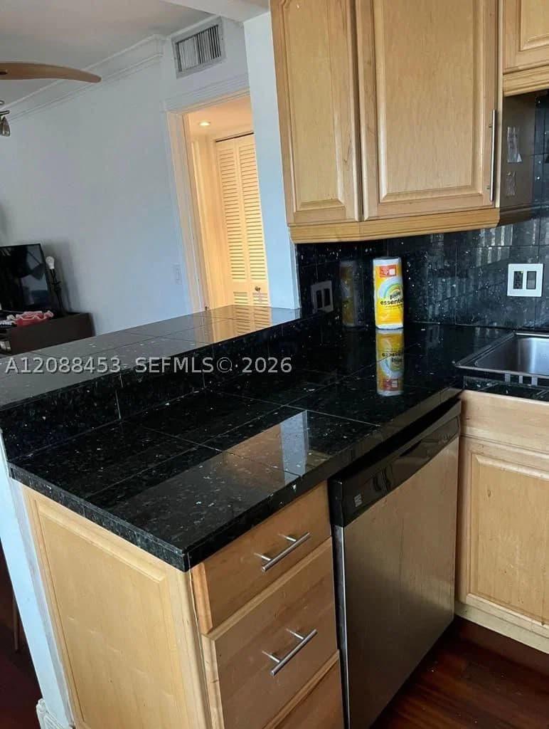 1-bedroom Apartment — 3239 Trade Ave #2, Miami, FL 33133