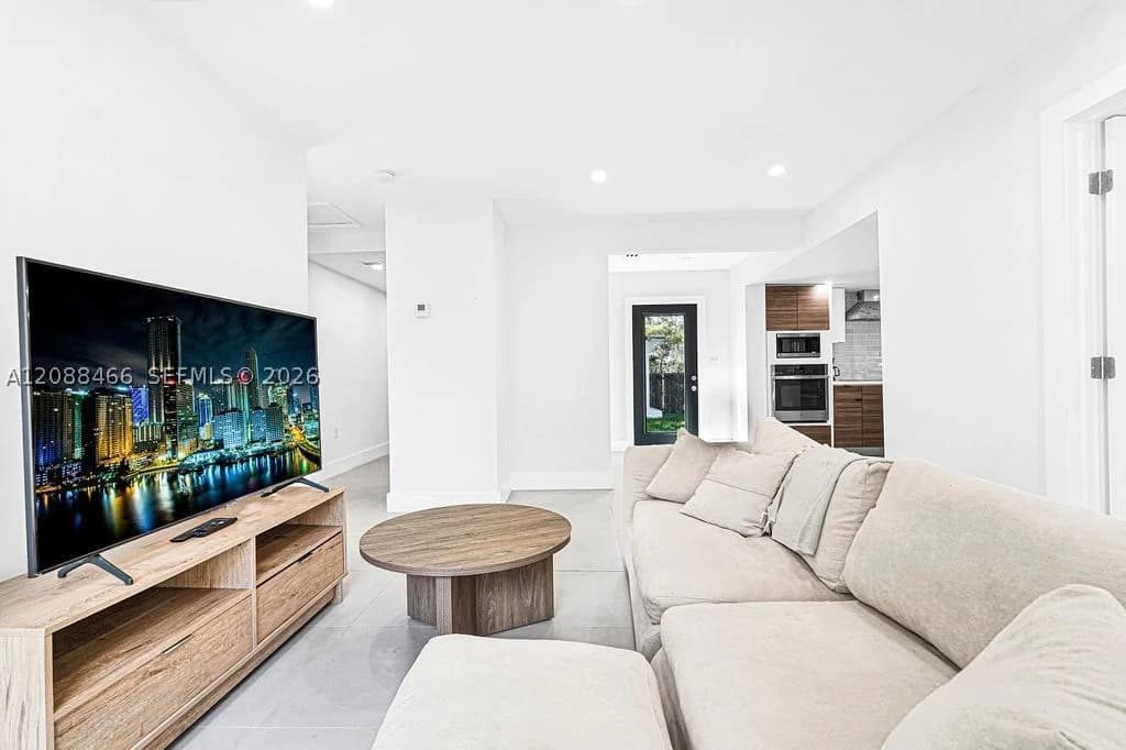 3+1 Müstakil ev — 4520 3rd Ave #A, Miami, FL 33127