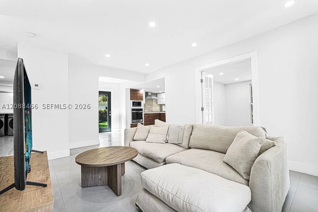 3+1 Müstakil ev — 4520 3rd Ave #A, Miami, FL 33127