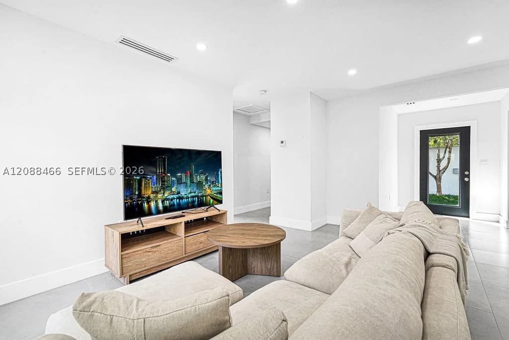3+1 Müstakil ev — 4520 3rd Ave #A, Miami, FL 33127