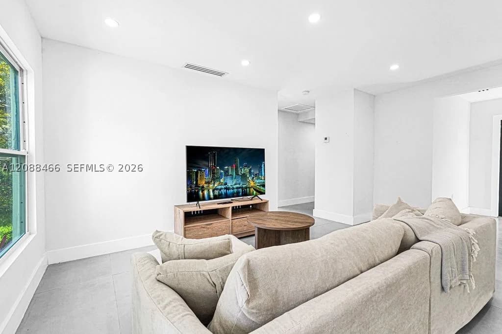 3+1 Müstakil ev — 4520 3rd Ave #A, Miami, FL 33127