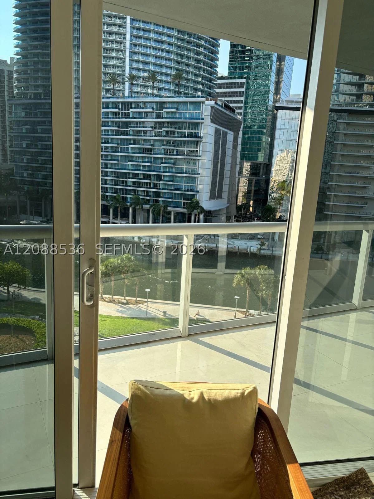1+1 Condo — 465 Brickell Ave #804, Miami, FL 33131