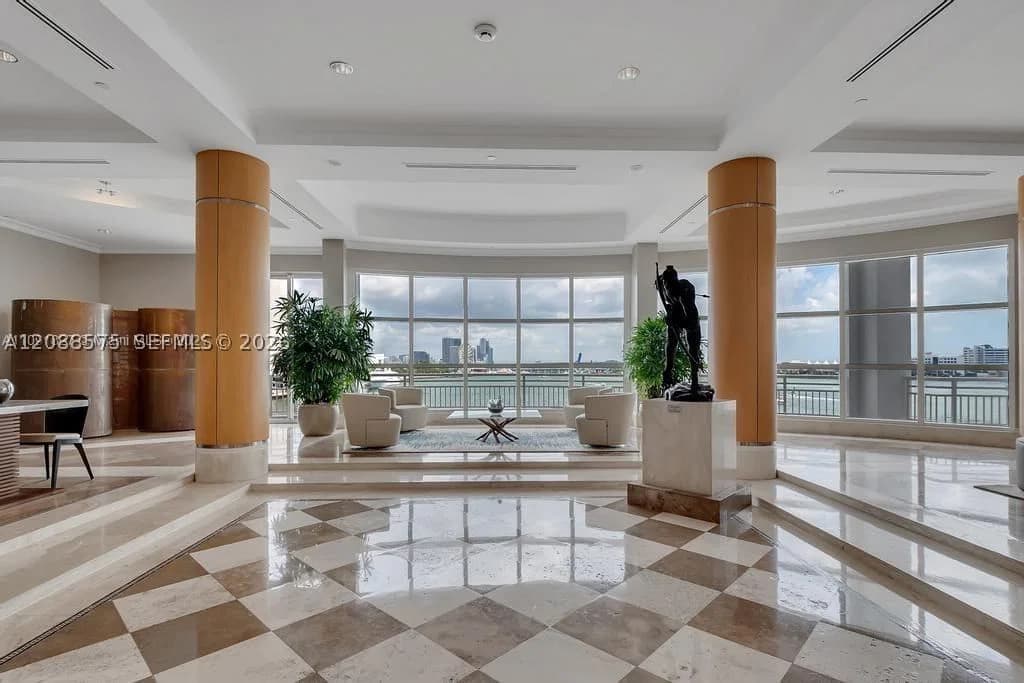 2-bedroom Condo — 848 Brickell Key Dr #1104, Miami, FL 33131