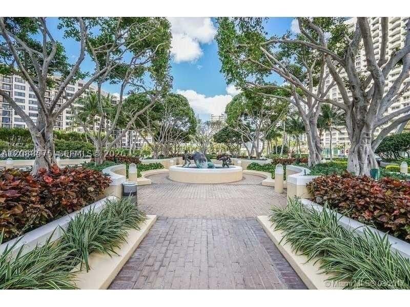 2-bedroom Condo — 848 Brickell Key Dr #1104, Miami, FL 33131
